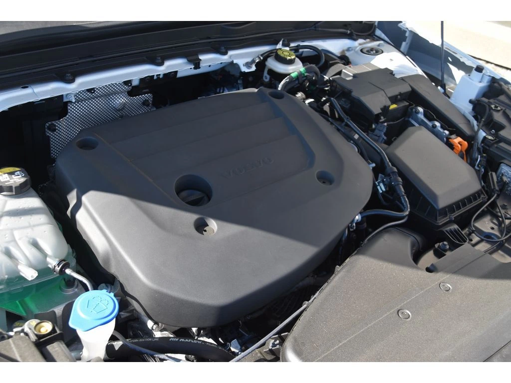 2025 Volvo - image 26