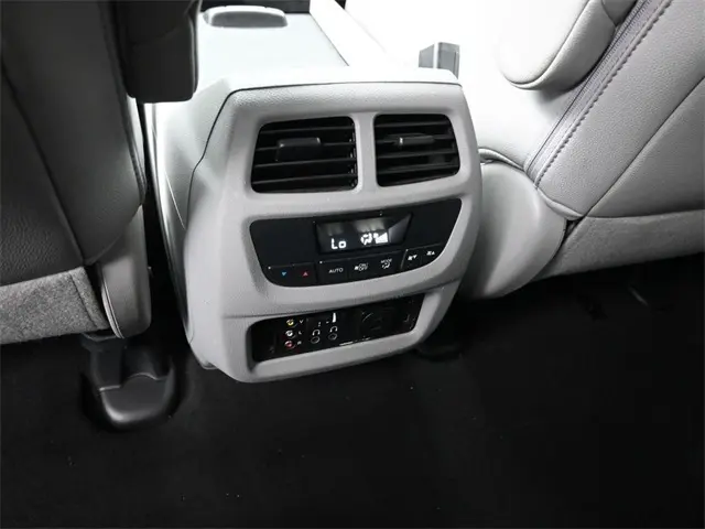2017 Honda Pilot Touring photo 21