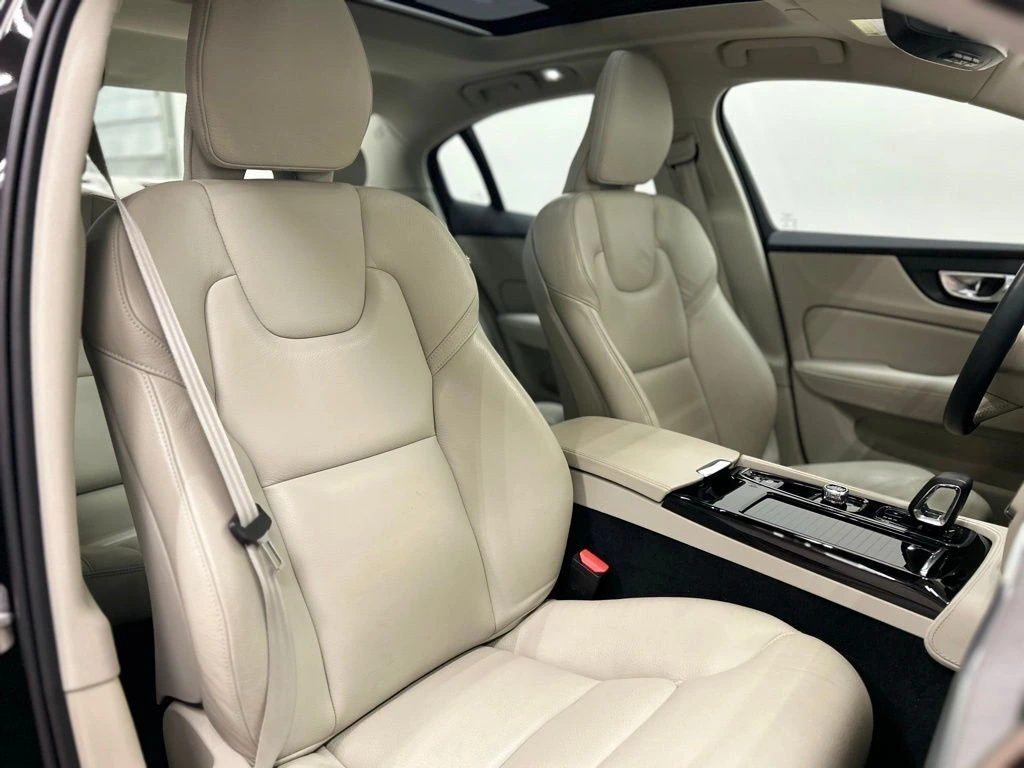 2023 Volvo - image 18