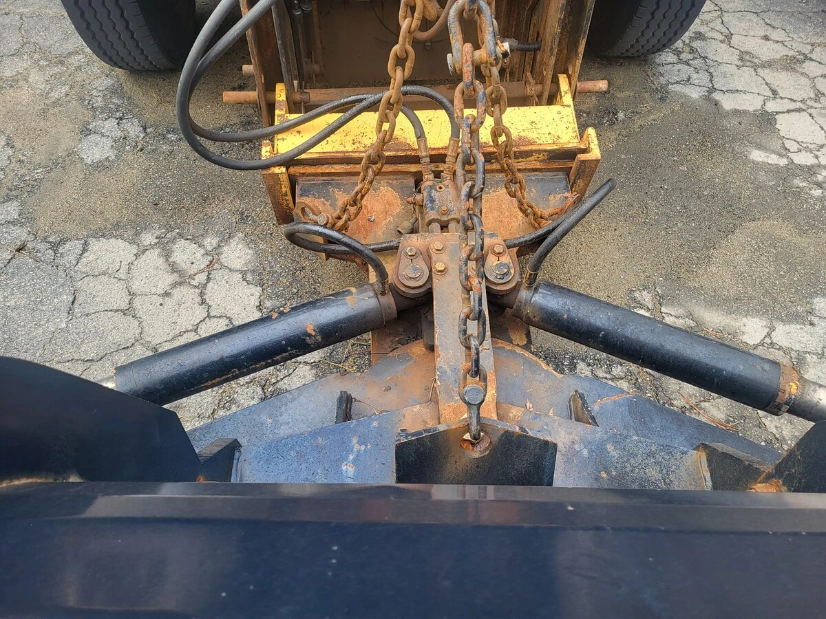 2005 International - image 19