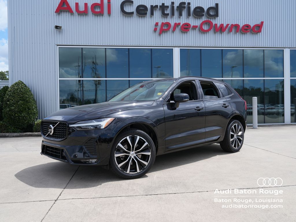 2023 Volvo XC60 B5 Plus Dark Theme