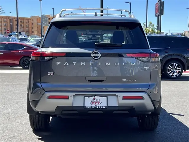 2025 Nissan Pathfinder SL photo 5
