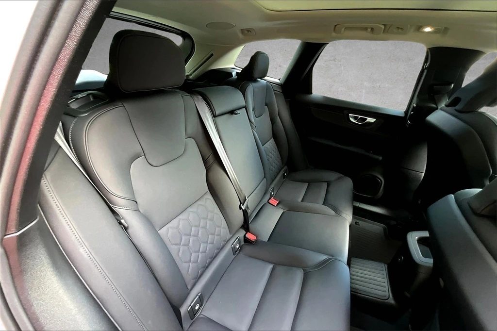 2026 Volvo - image 10