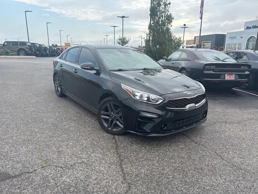 2020 Kia Forte GT-Line photo 2