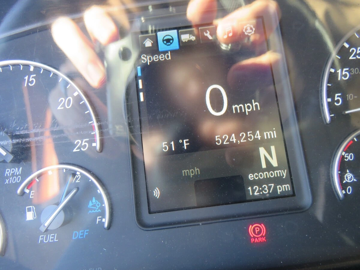 2022 Freightliner Cascadia - image 21