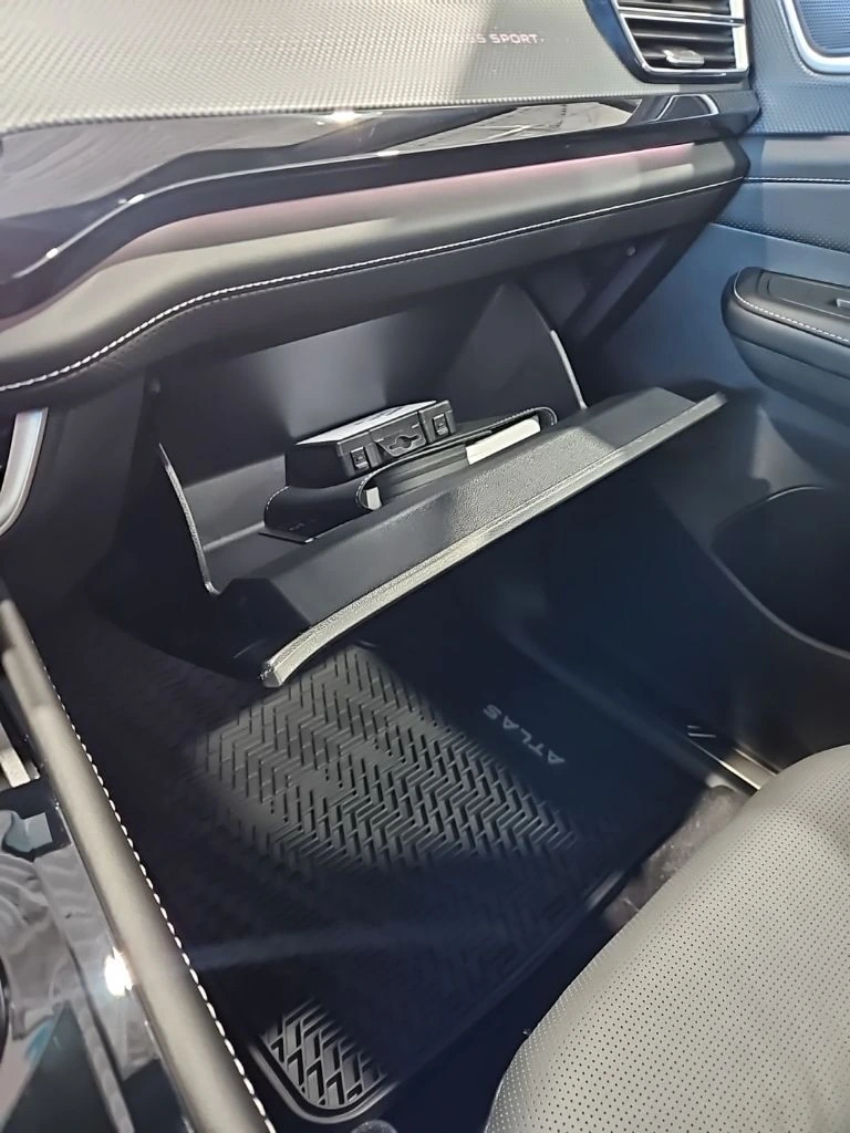2026 Volkswagen Atlas Cross Sport SEL R-LINE - Photo 30