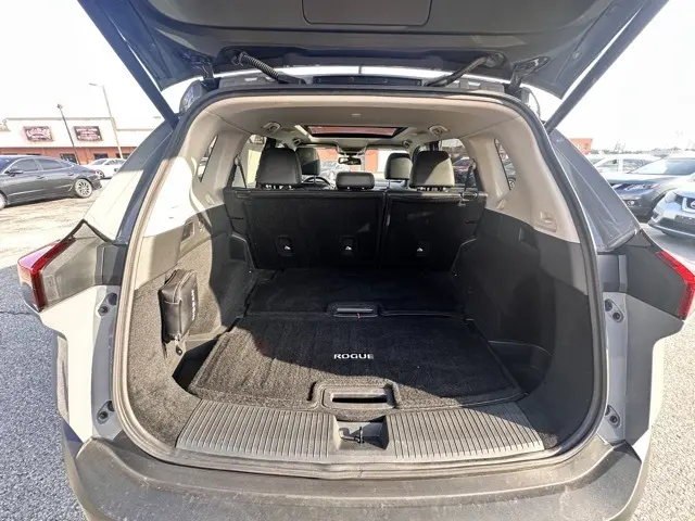 2023 Nissan Rogue Platinum photo 10