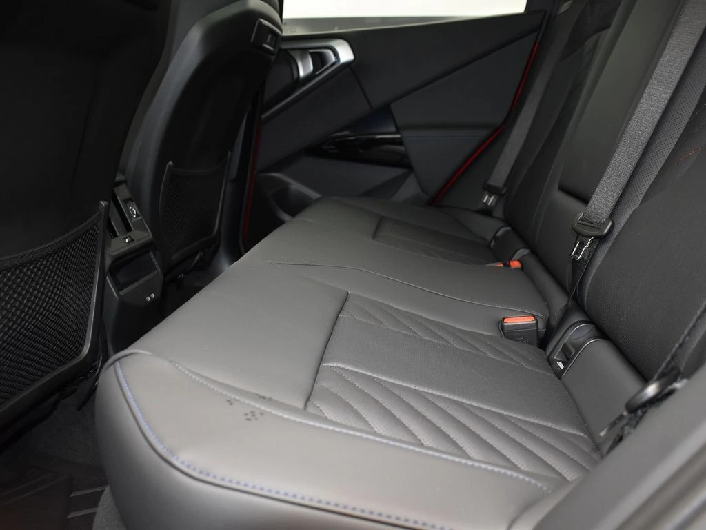2026 BMW X3 30 - Photo 16