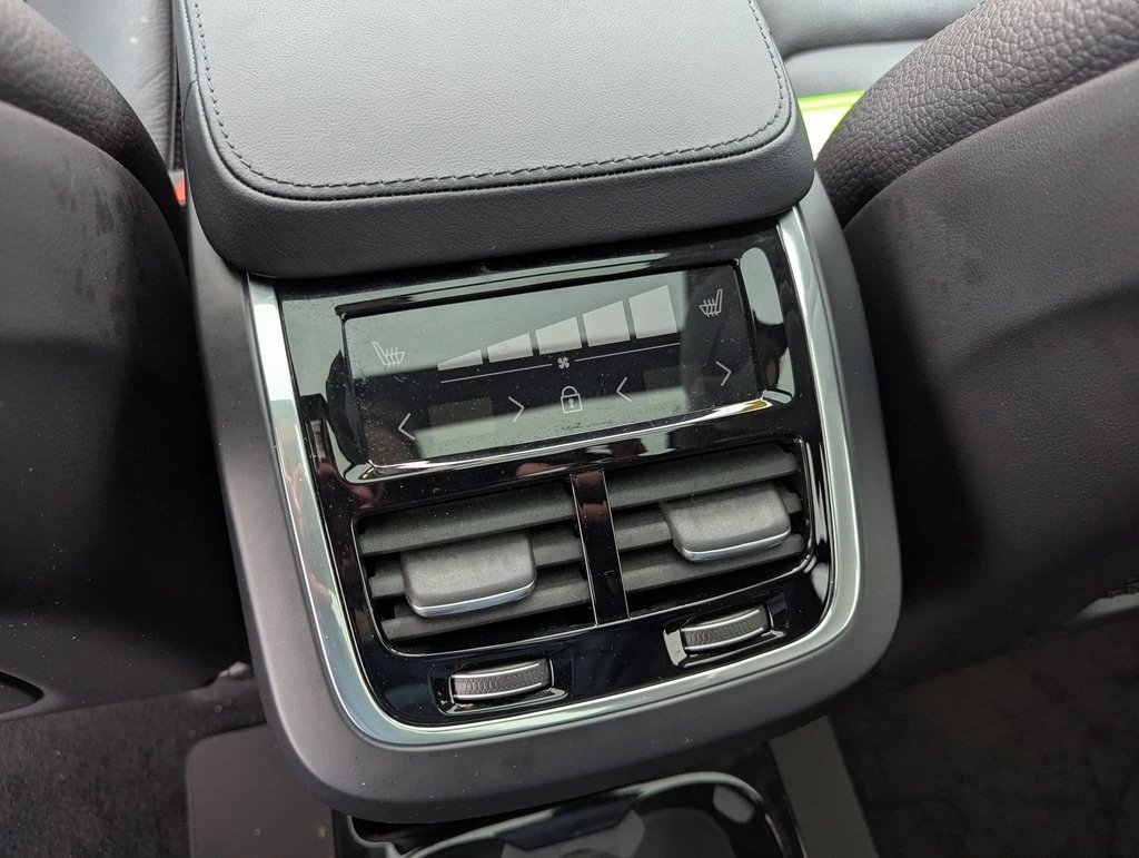 2024 Volvo - image 19