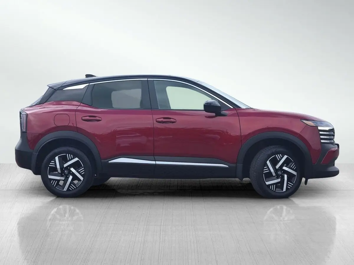 2025 Nissan Kicks SV photo 3