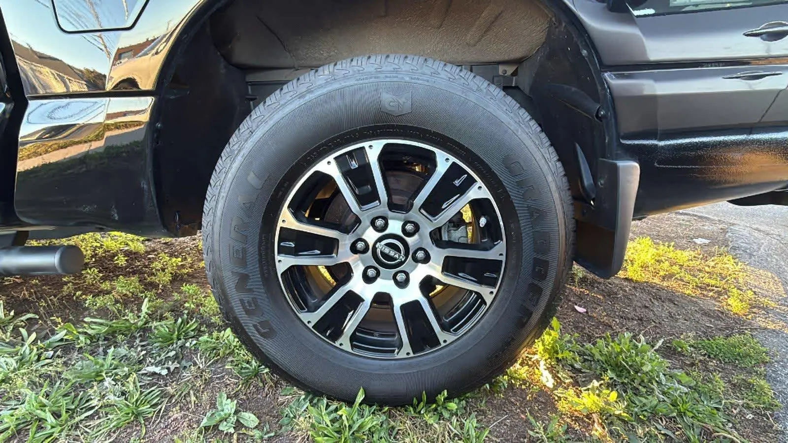 2024 Nissan Titan SV photo 6
