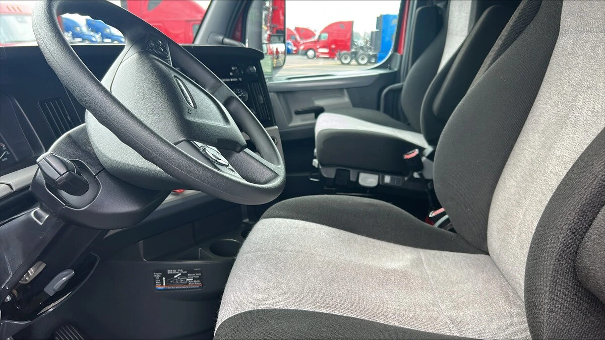 2022 Freightliner Cascadia - image 5