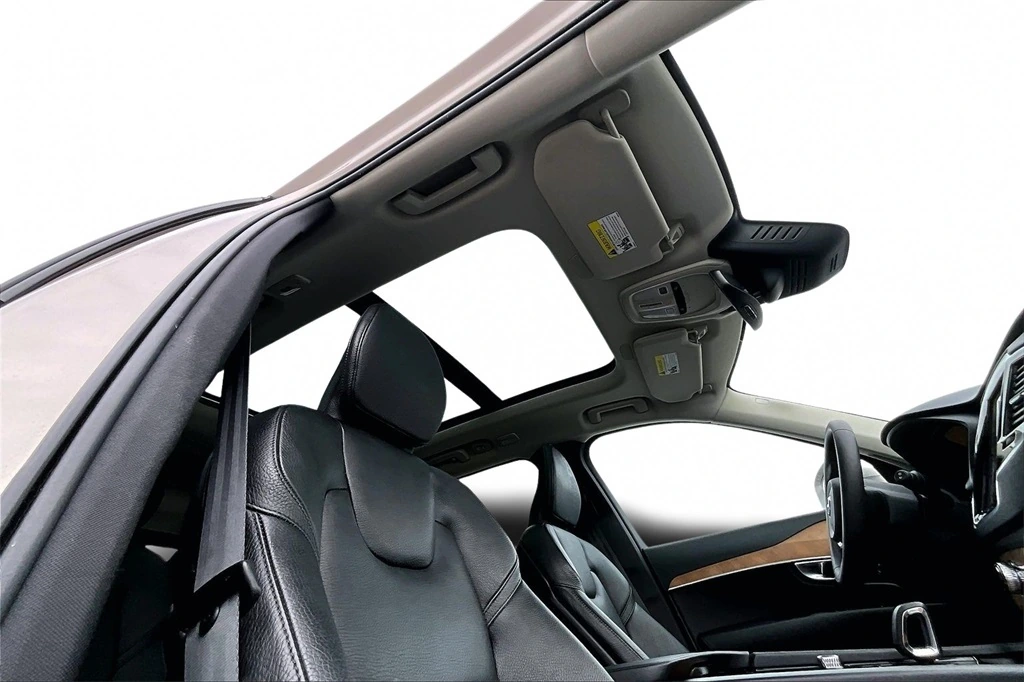 2023 Volvo - image 28