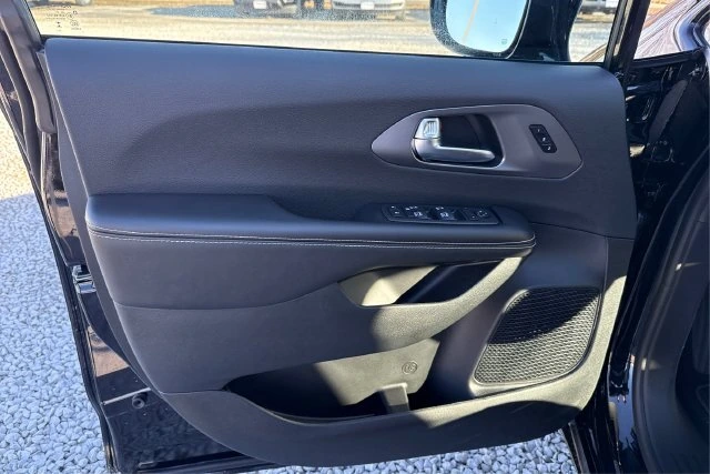 2026 Chrysler Pacifica Select - Photo 19