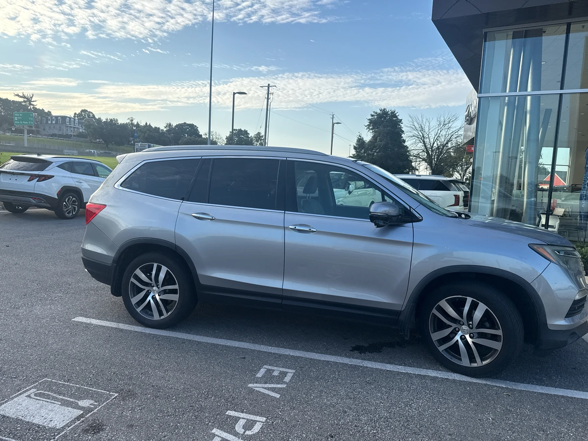 Used 2016 Honda Pilot Touring with VIN 5FNYF6H93GB055318 for sale in Kansas City