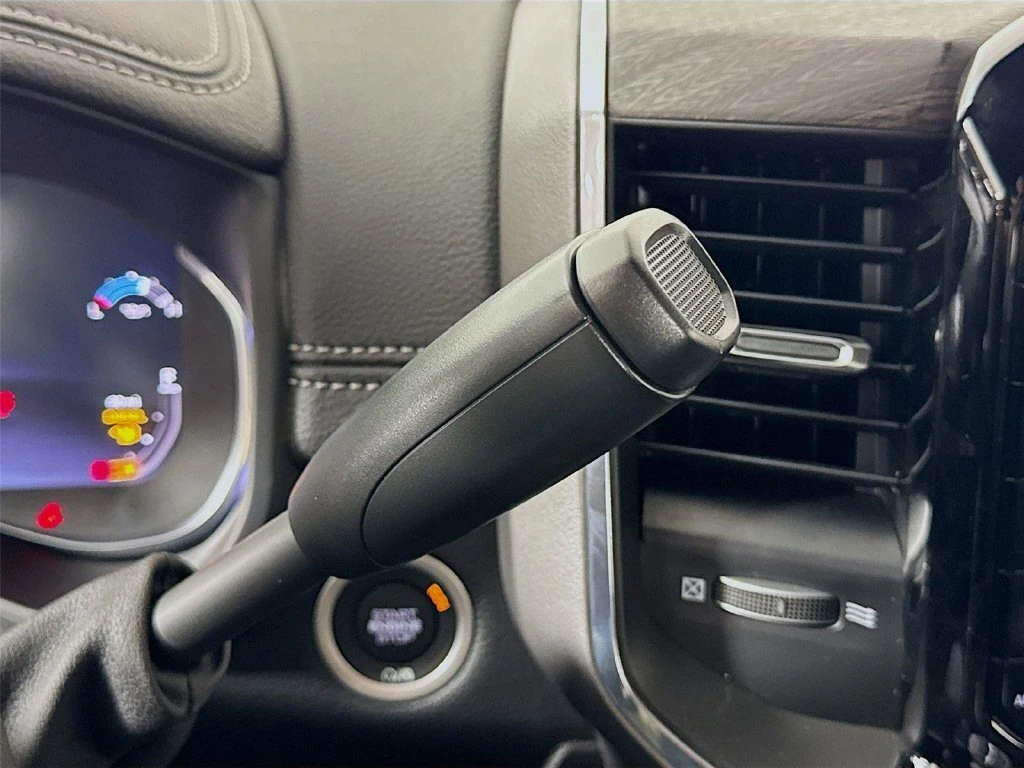 2026 RAM 3500 Laramie - Photo 18