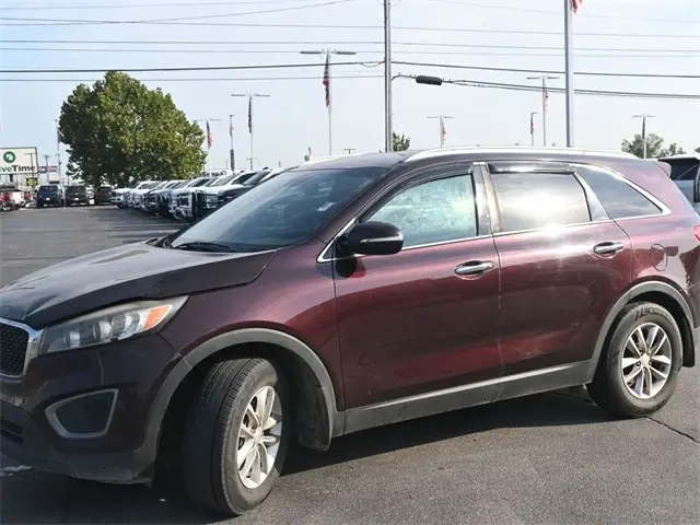 2016 Kia Sorento LX photo 2