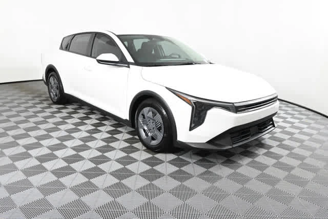 2025 Kia K4 LX AT's photo