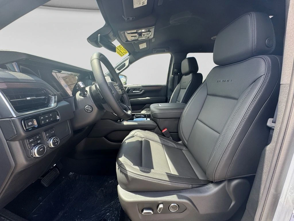 2026 GMC Yukon Denali - Photo 14