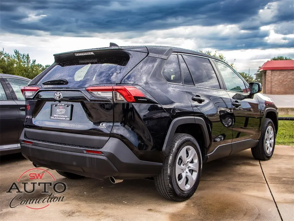 2024 Toyota RAV4 LE photo 5