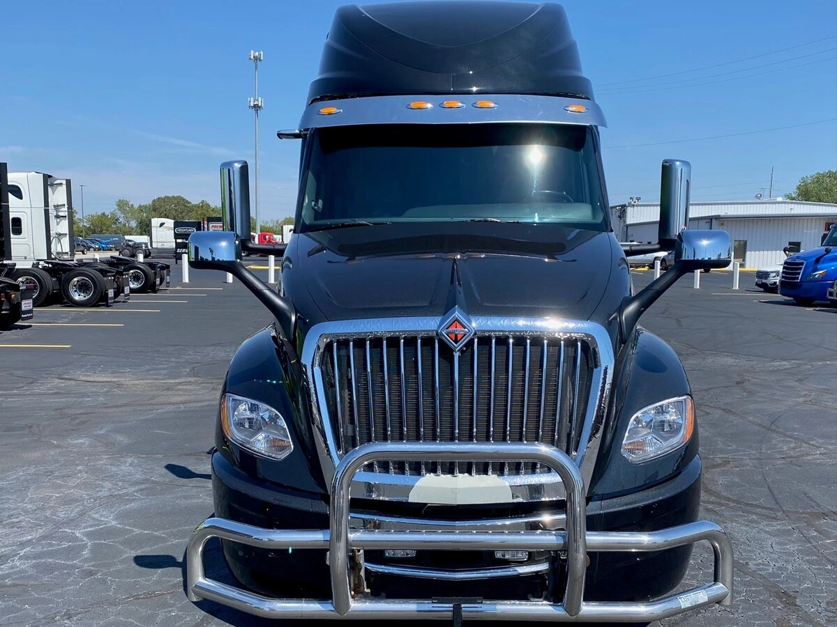 2023 International LT — photo 8