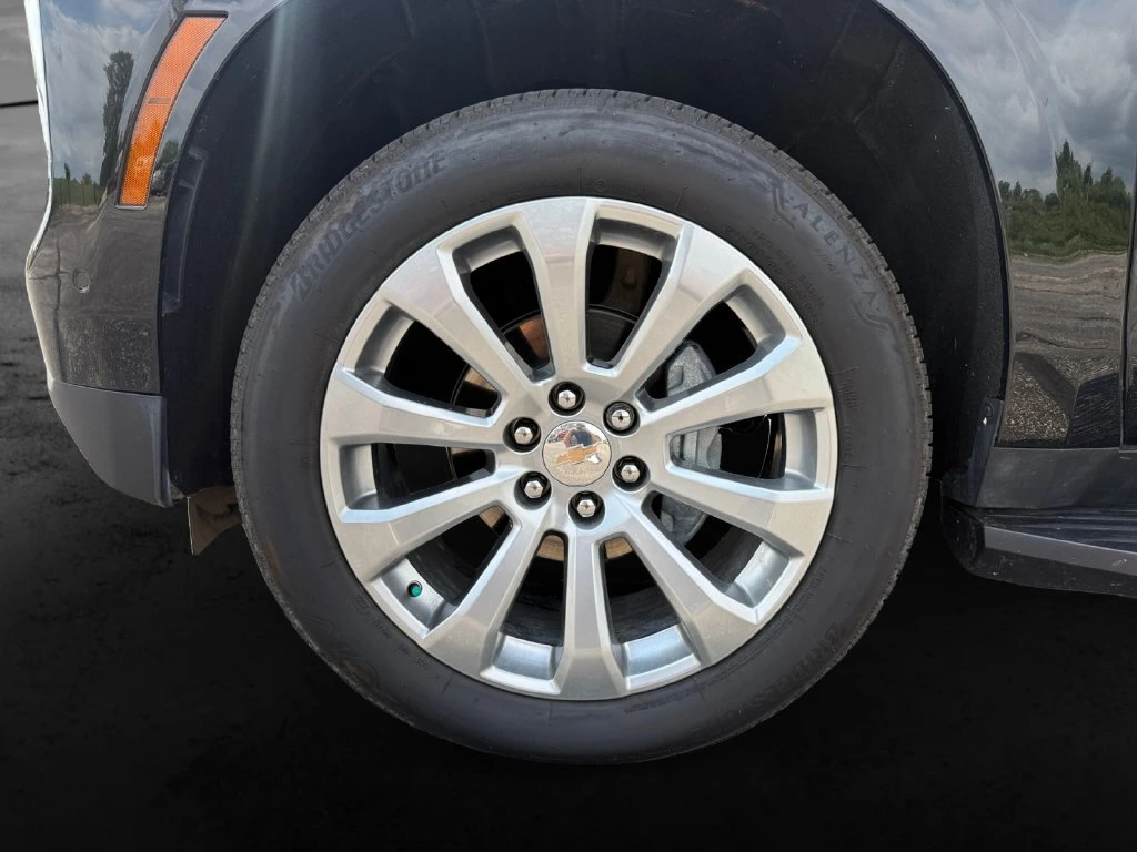 2025 Chevrolet Suburban Premier - Photo 12