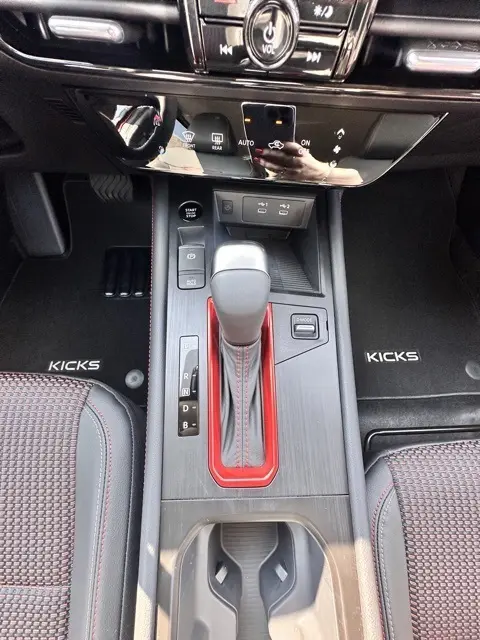 2026 Nissan Kicks SR photo 19