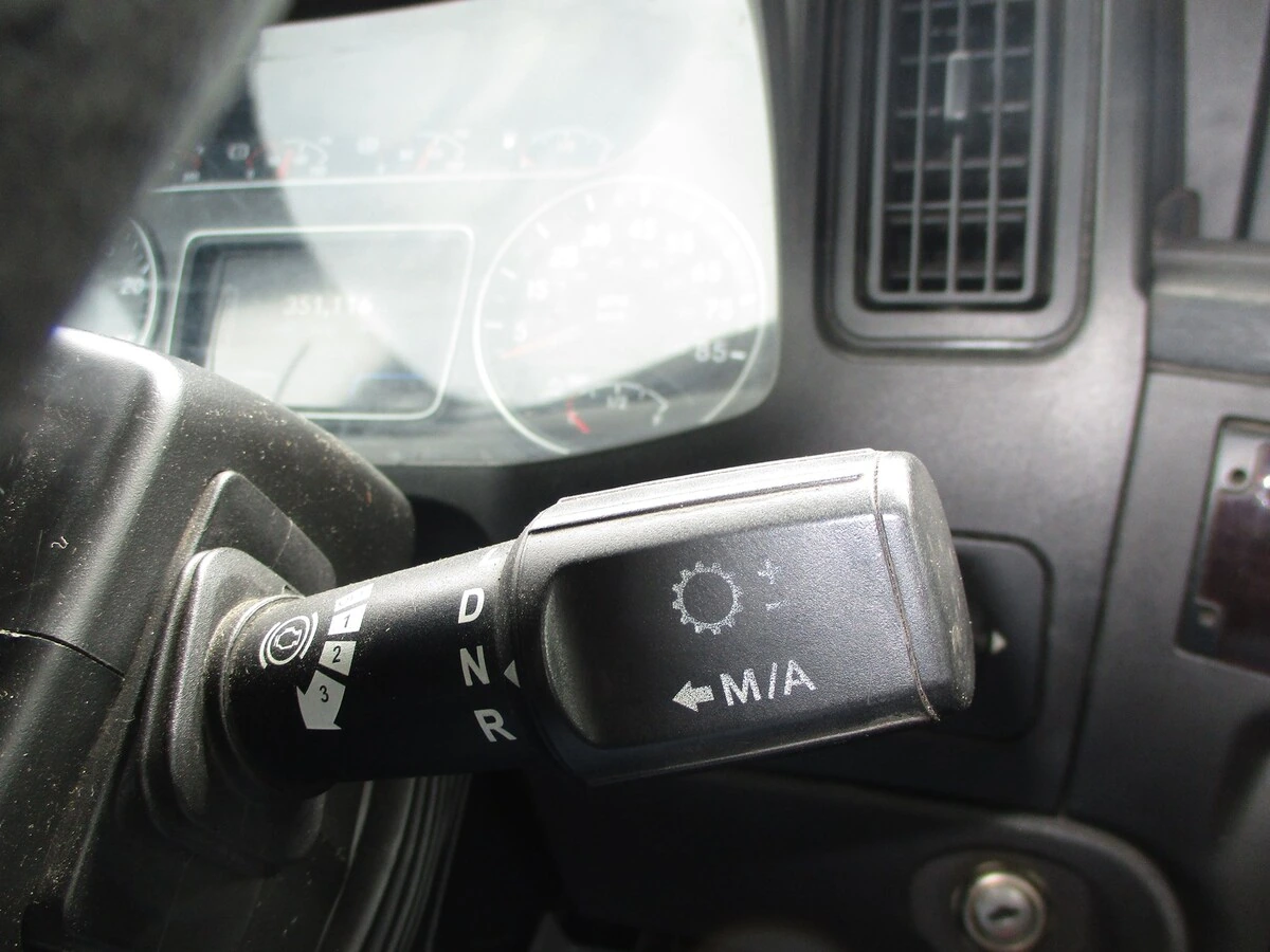 2019 International LT - image 18