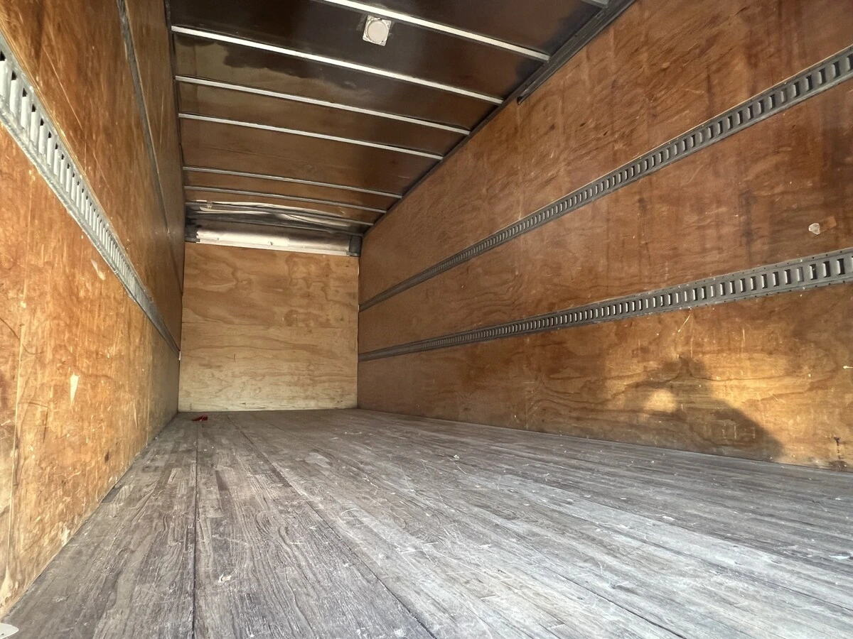 2015 International 4300 - image 11