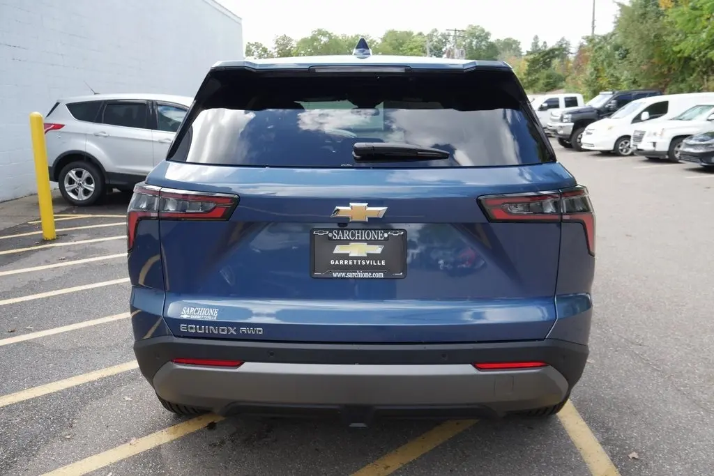 2026 Chevrolet Equinox LT photo 5