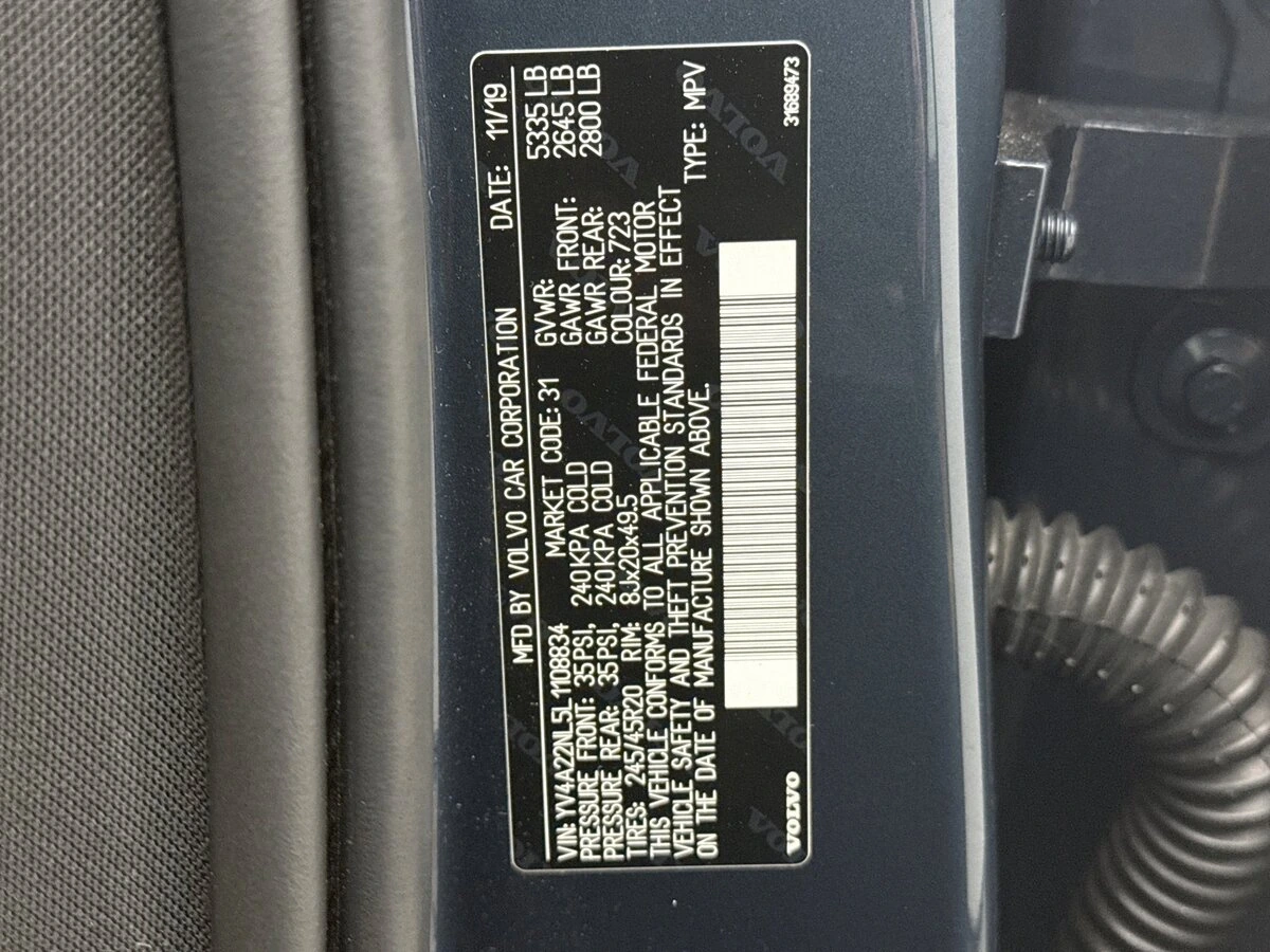 2020 Volvo - image 11