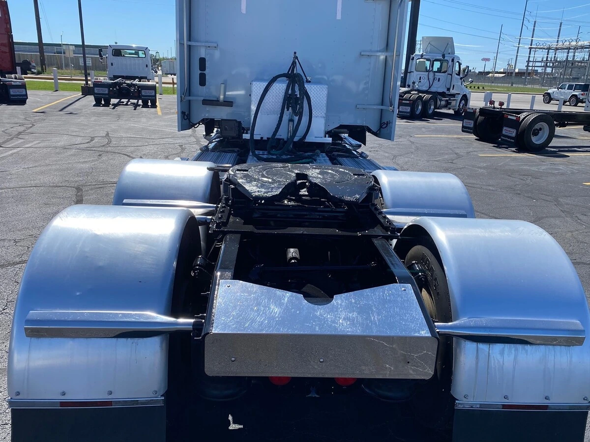 2023 Freightliner 122SD — photo 4
