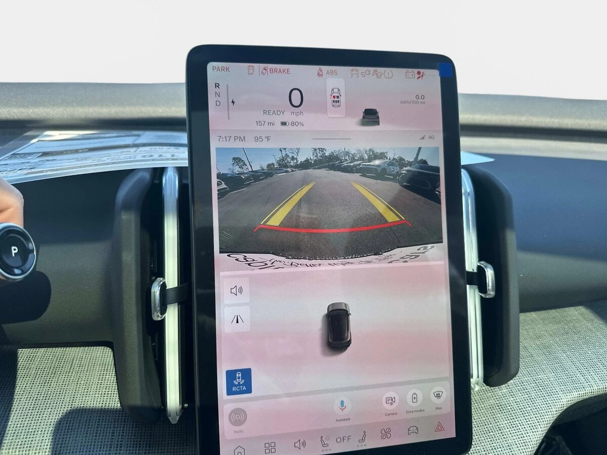 2026 Volvo - image 22