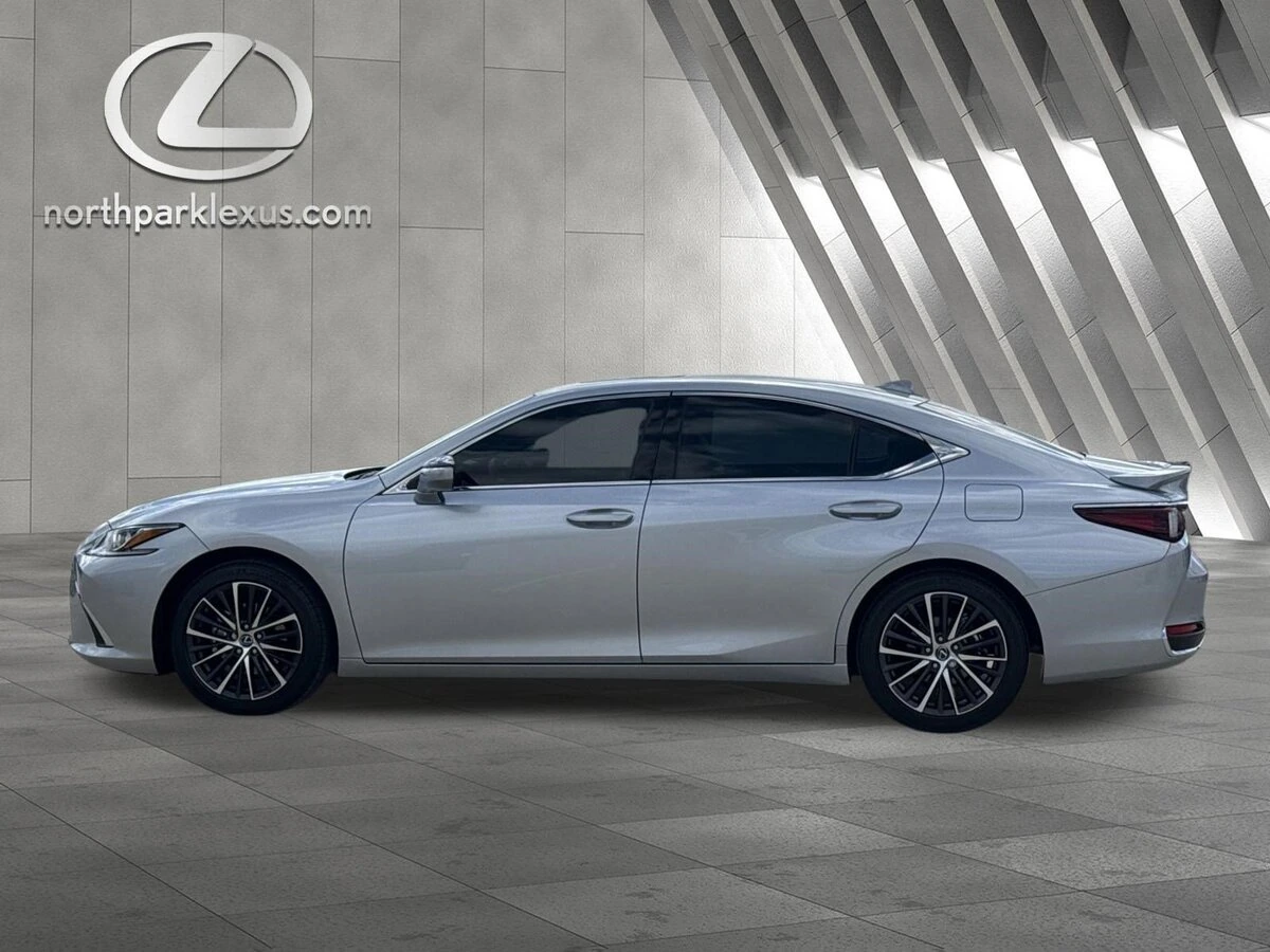 2025 Lexus ES 300h 300h's photo