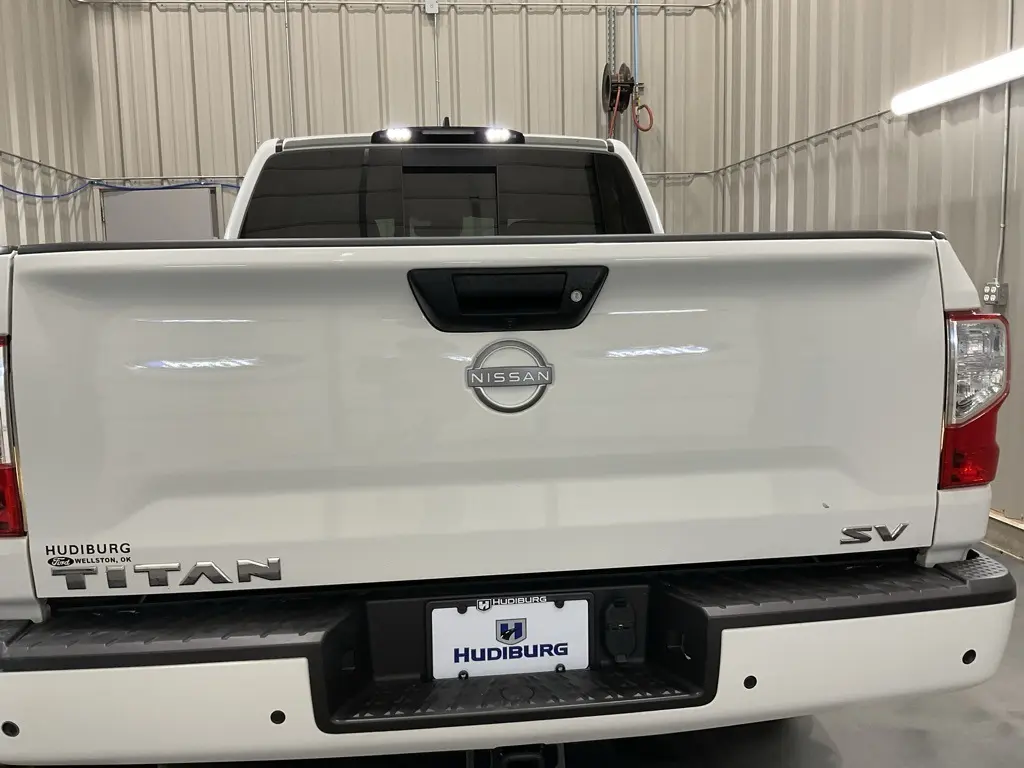 2024 Nissan Titan SV photo 18