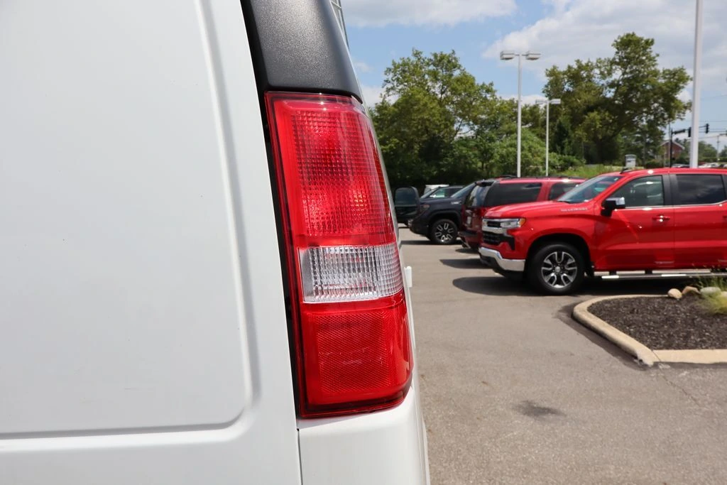 2025 Chevrolet Express Cargo Work Van - Photo 27