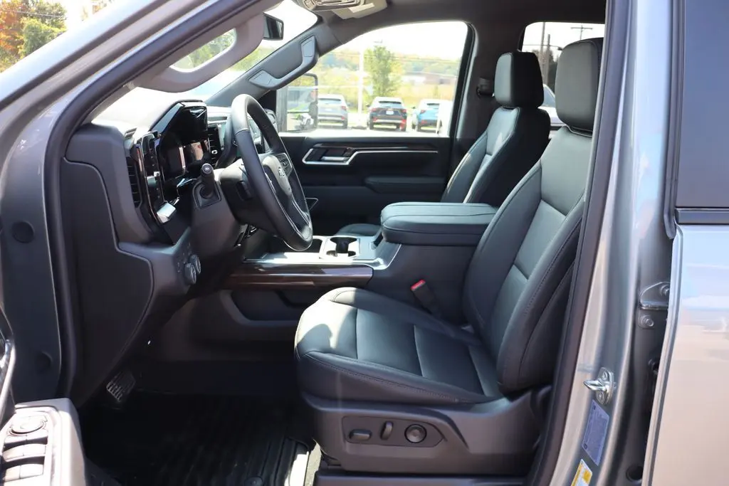 2026 Chevrolet Silverado 3500HD LT photo 13