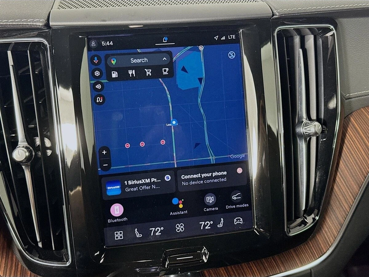 2023 Volvo - image 16