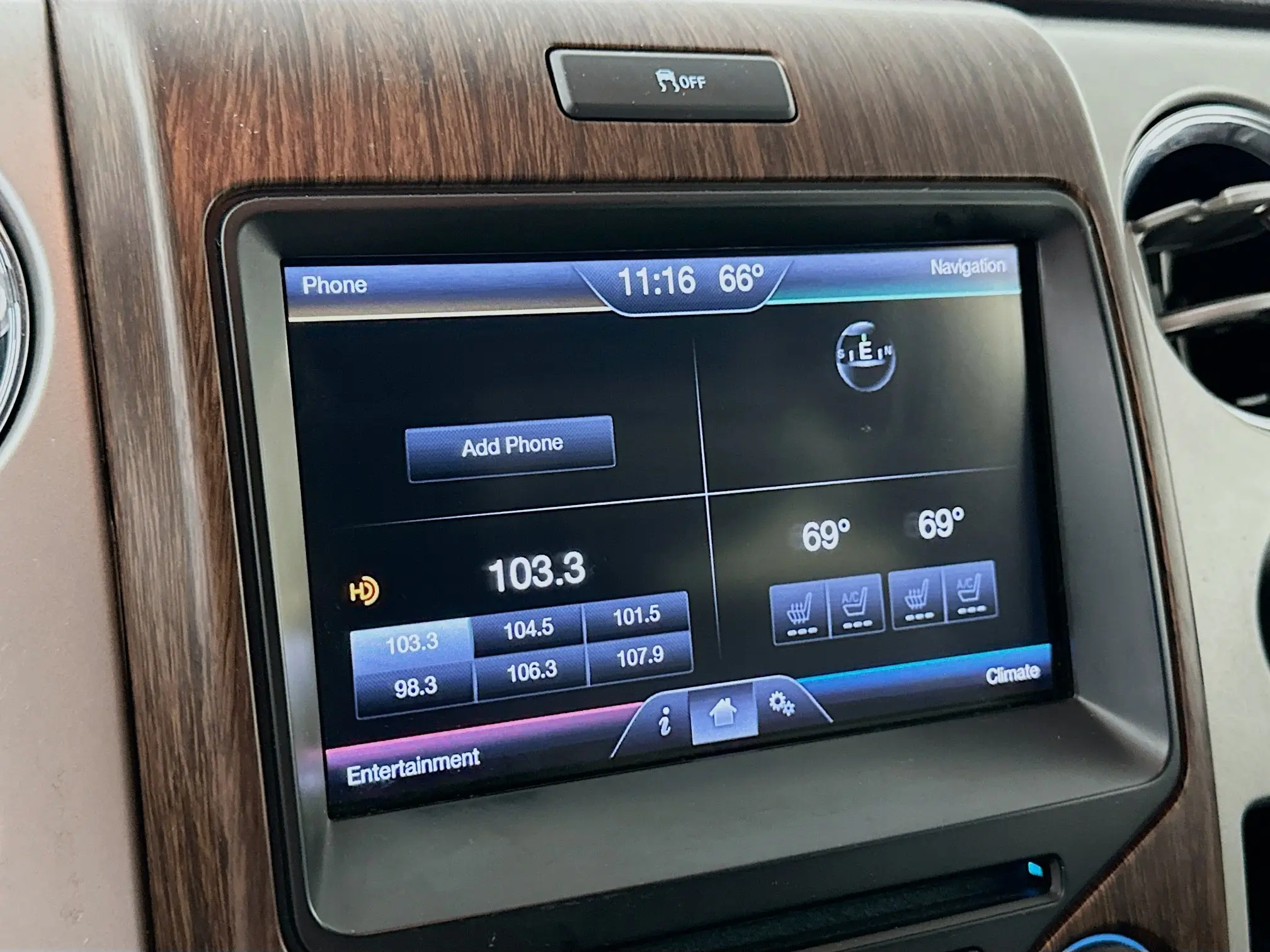 2013 Ford F-150 Lariat photo 26