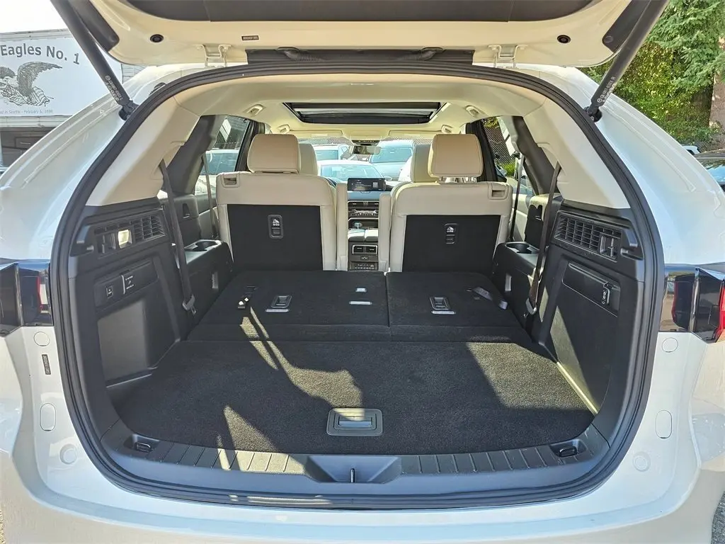 2024 Mazda CX-90 Plug-in Hybrid Premium photo 16
