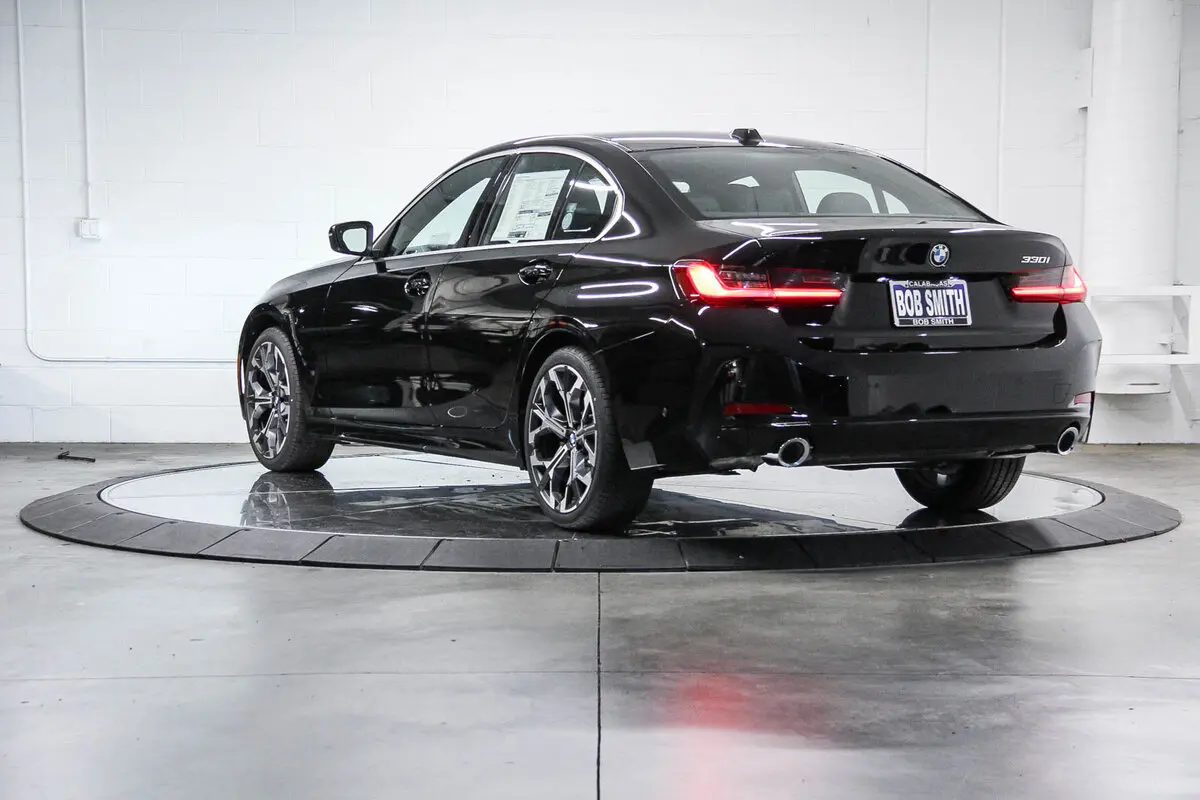 2026 Bmw 330i Sedan photo 4