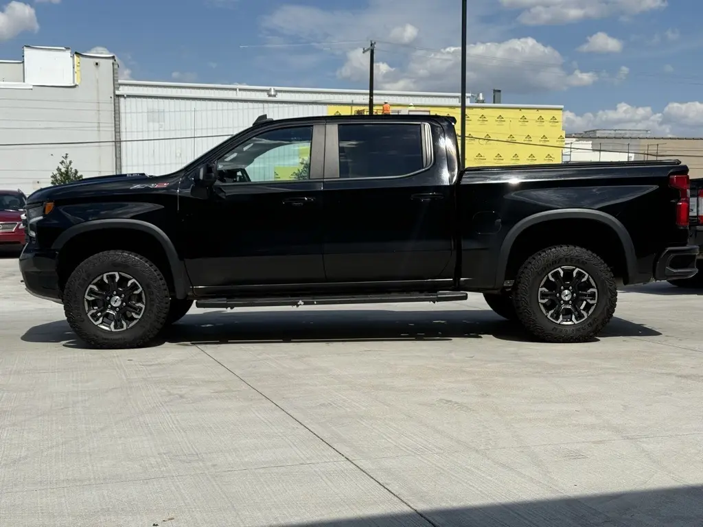 2023 Chevrolet Silverado 1500 ZR2 photo 2