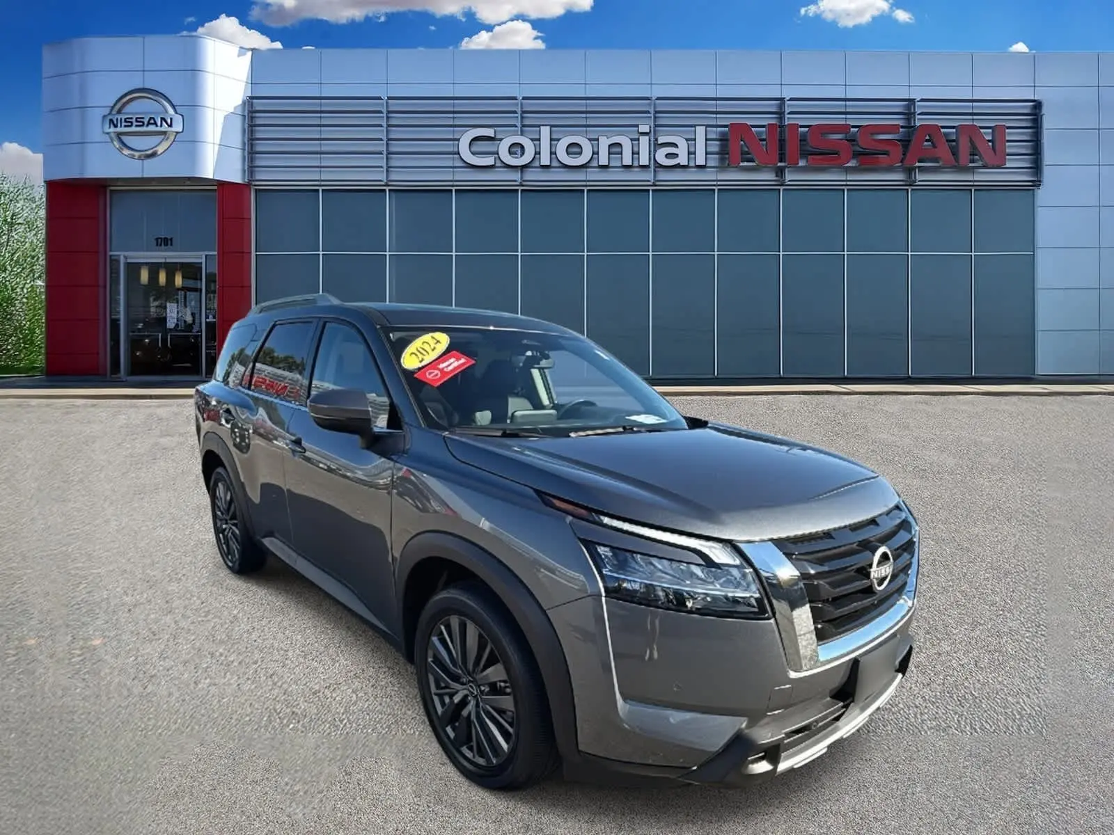 2024 Nissan Pathfinder SL photo 3