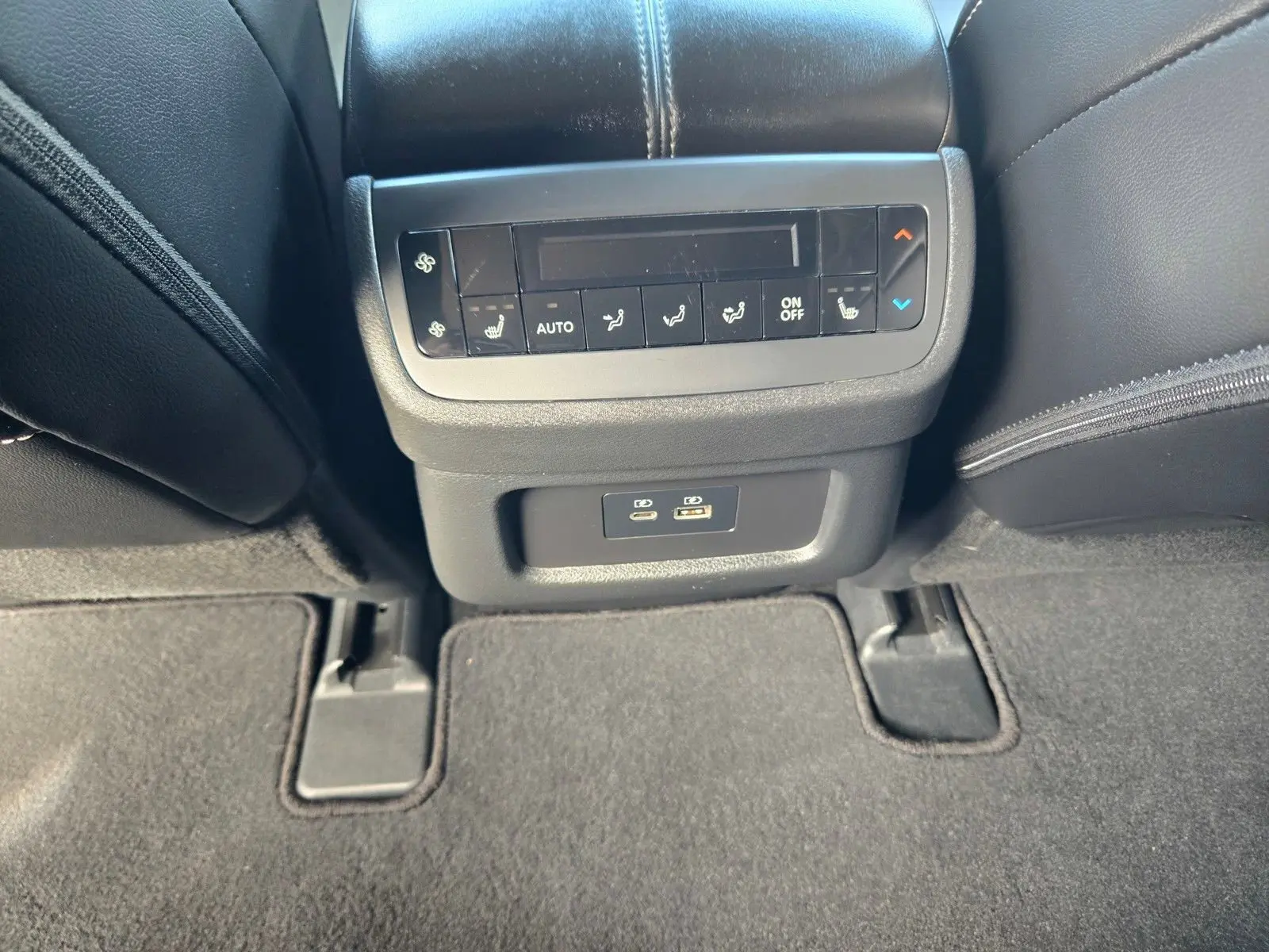2024 Nissan Pathfinder SL photo 11