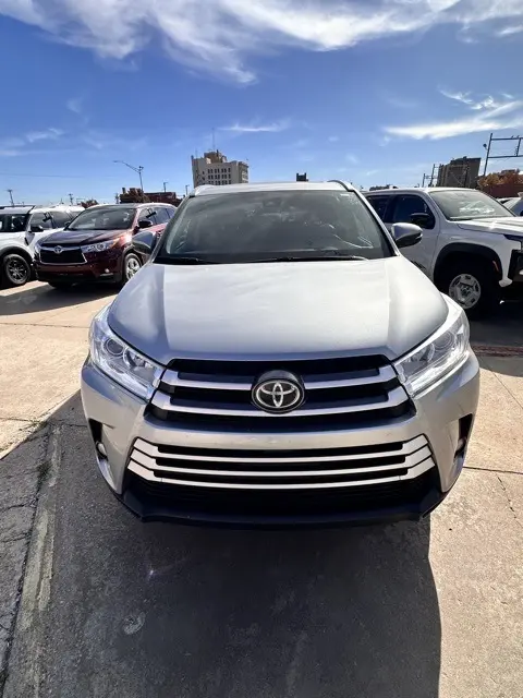 2017 Toyota Highlander SE XLE photo 2