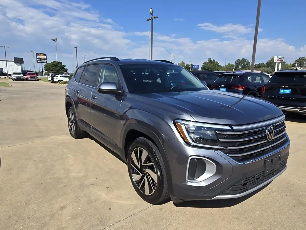 2024 Volkswagen Atlas SE Technology photo 3