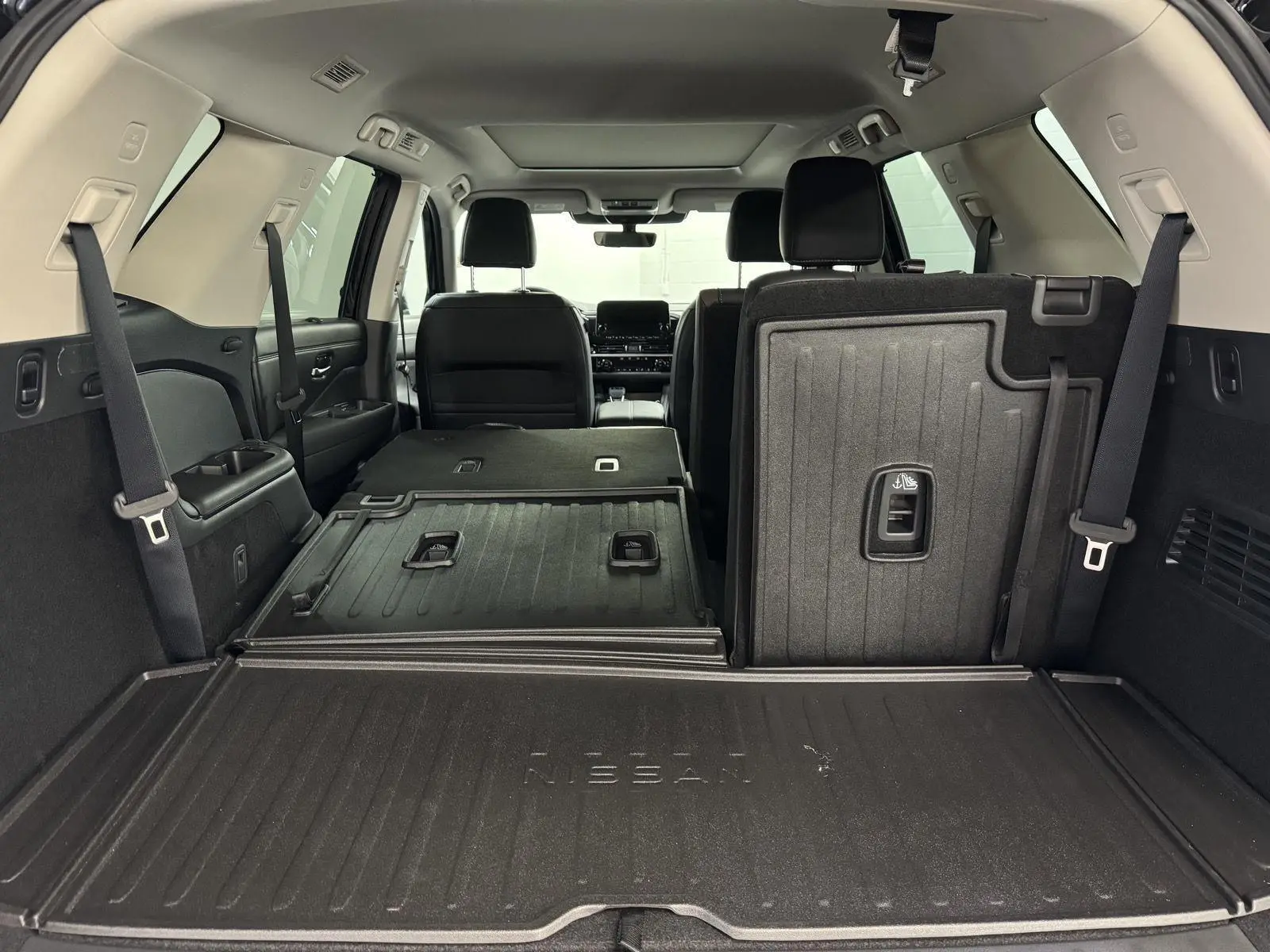 2025 Nissan Pathfinder Platinum photo 33