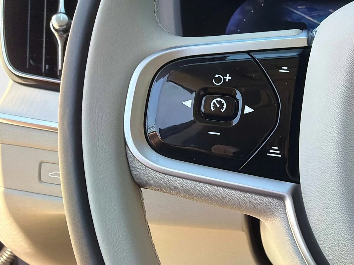 2026 Volvo - image 30