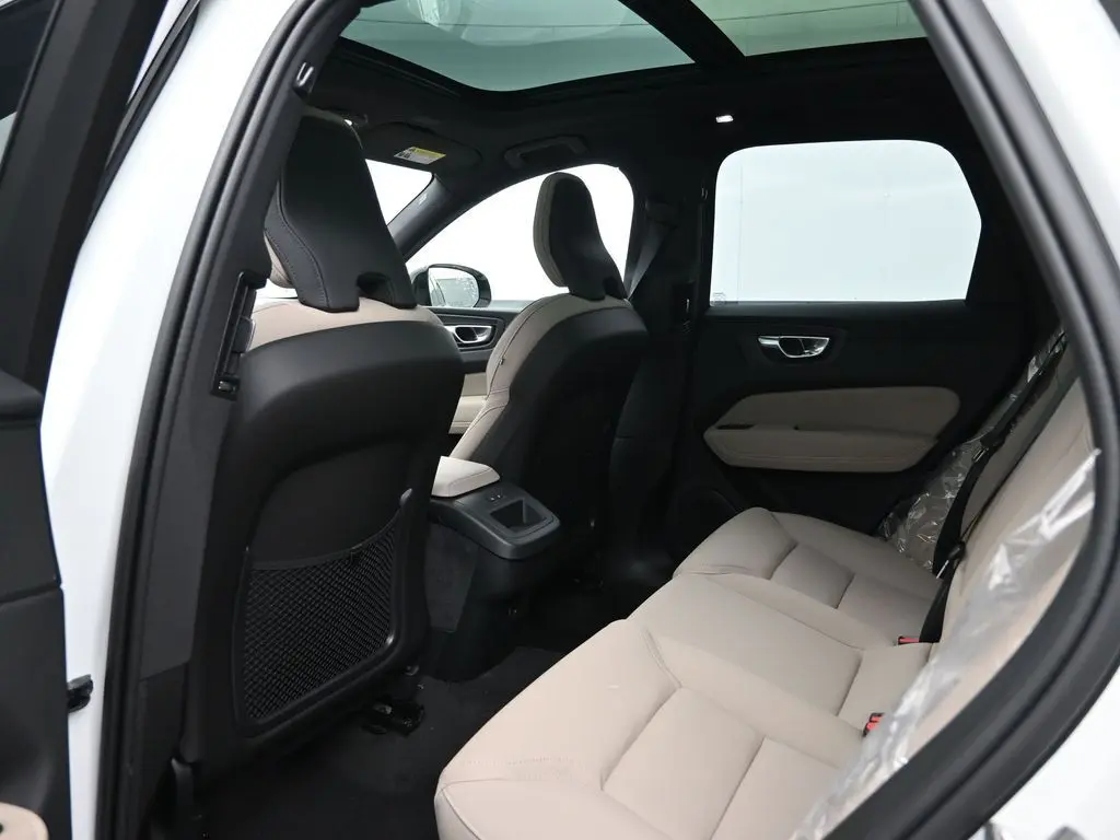 2026 Volvo - image 24