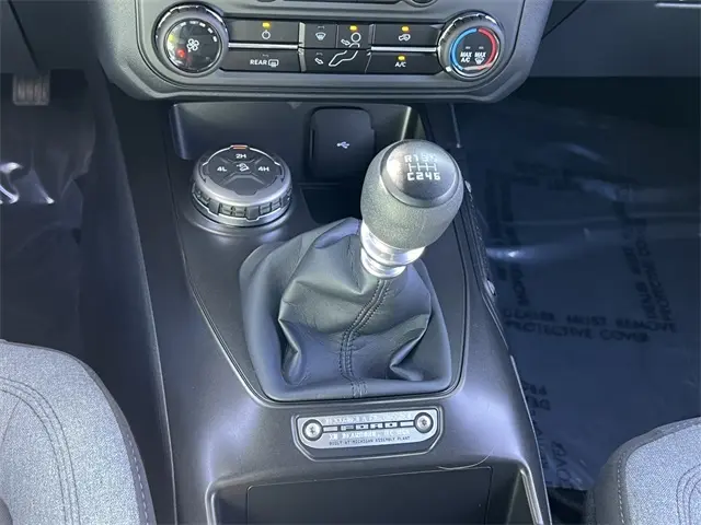2023 Ford Bronco Base photo 15